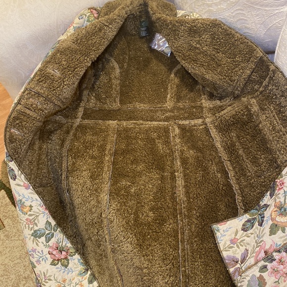 Anthropologie Made in Greece Floral Pattern with Faux Fur - Picture 13 of 15